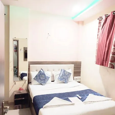 Hotel Golden Galaxy - Santacruz East-3