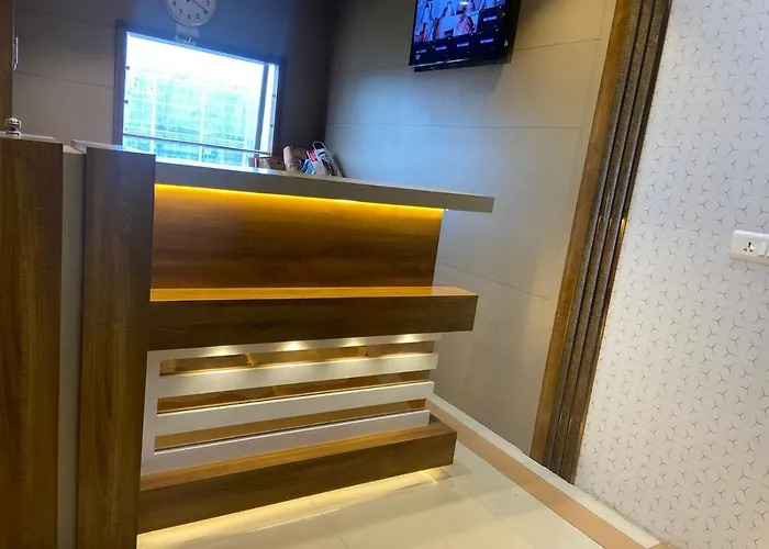 Hotel Bkc Crown - Near Trade Centre, Visa Consulate Mumbai